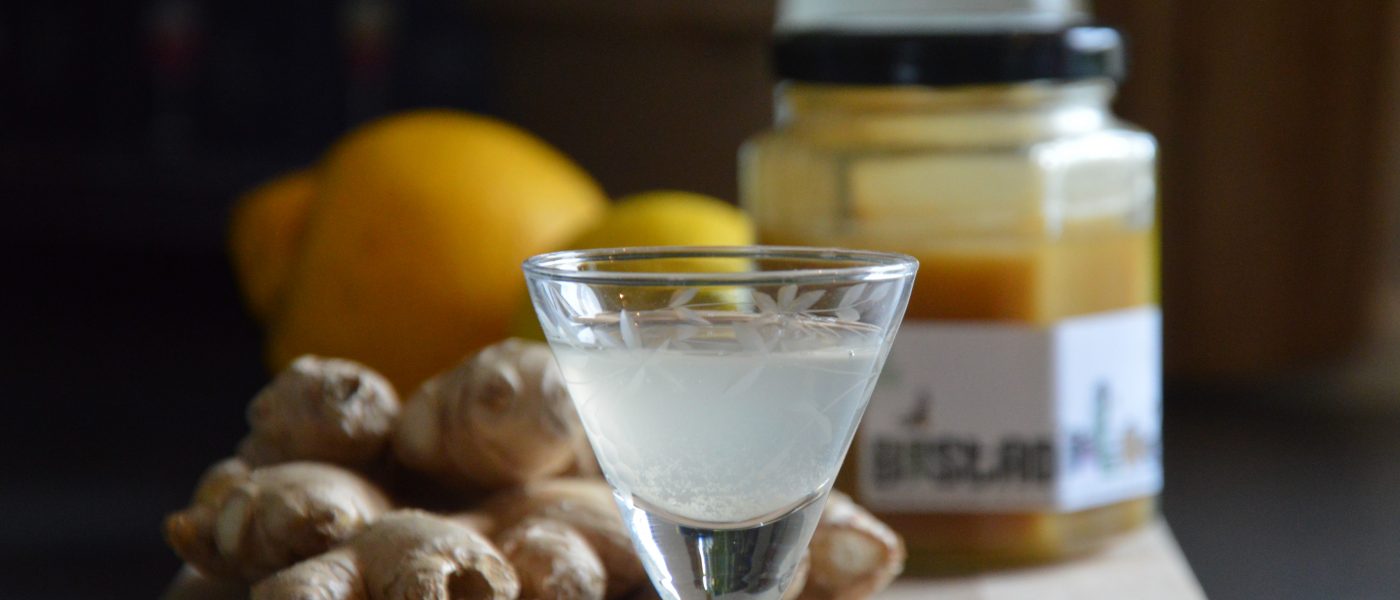 Ingefærshot med honning, citron og timian Ingefærshot med honning, citron og timian